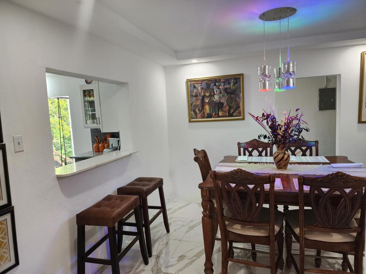 Ferienwohnung 11Onessex1 In The Heart Of Kingston Ja Dn Vacations Exterior foto
