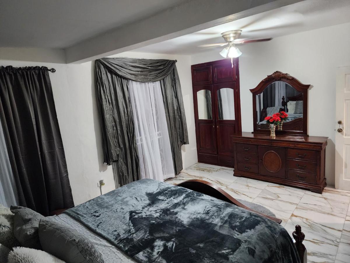 Ferienwohnung 11Onessex1 In The Heart Of Kingston Ja Dn Vacations Exterior foto
